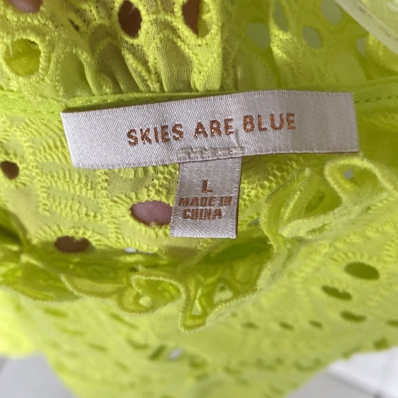 EYELET LACE TOP - Picture 3 of 4